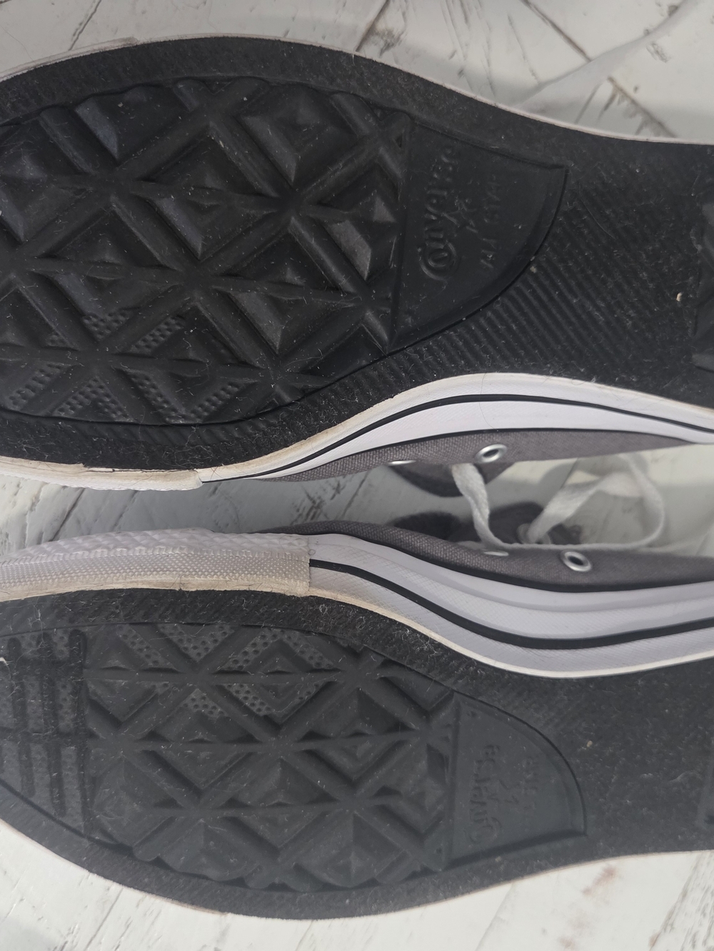 Converse Womens Chuck Taylor All Star Low Top Sneakers in Gray. - Picture 8 of 10